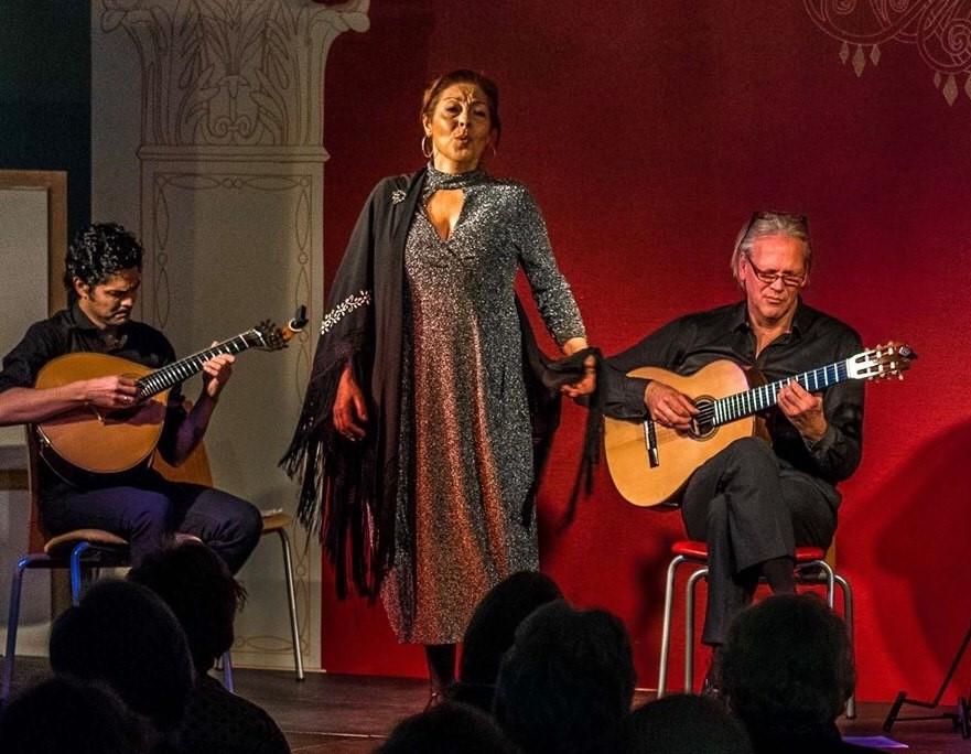 <center>Maria de Fátima <br><h3><span style="color: #ff0000;">“Fado para sempre”<br> (“Fado voor altijd”) </span></h3></center>